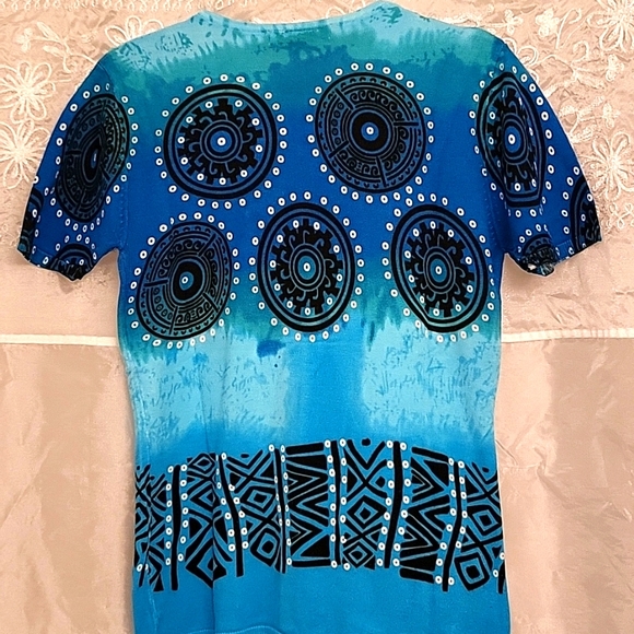 LIKE NEW! Multi-shade Blue Abstract Patterned Knit & Beaded Top, M - Picture 12 of 13
